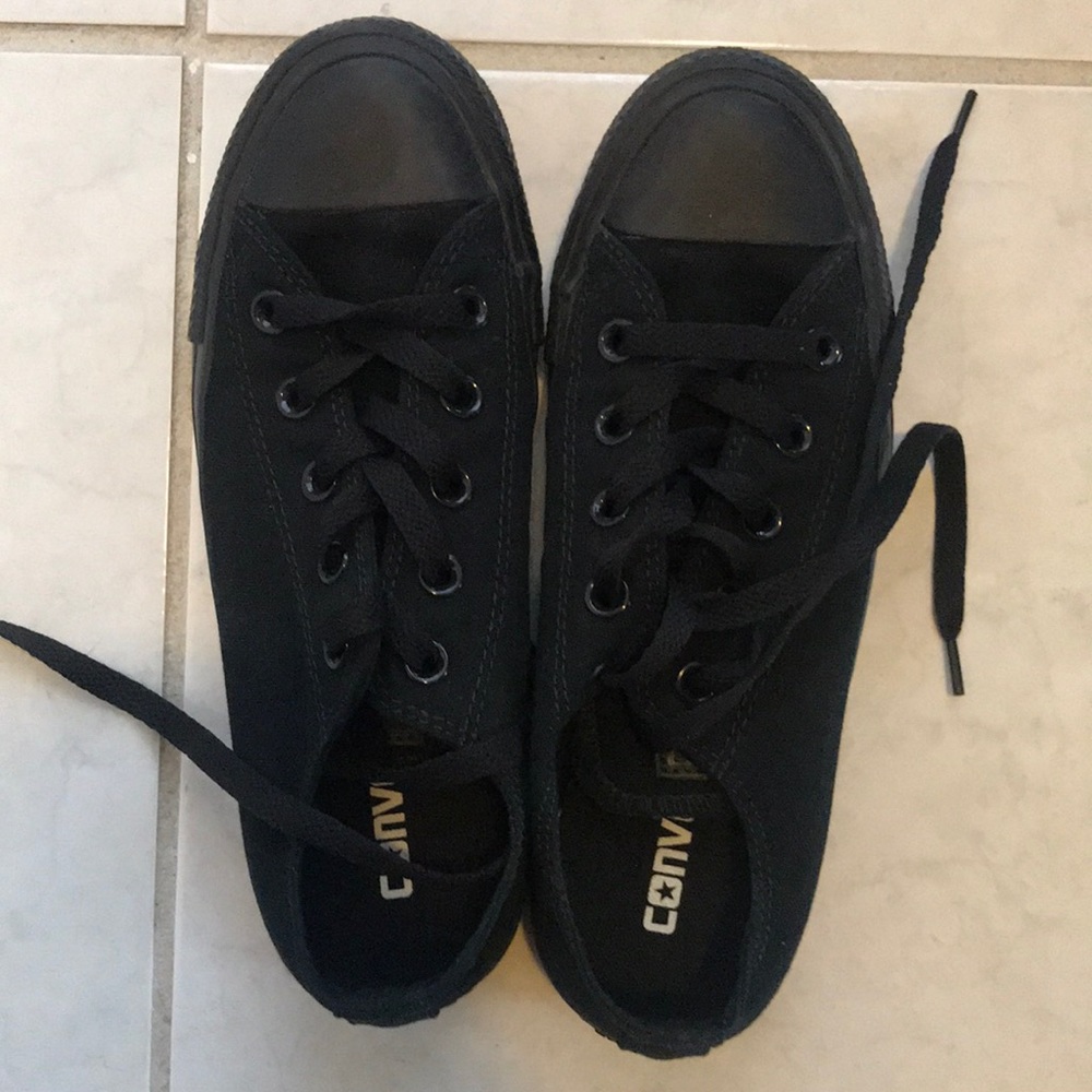 Black converse size 6